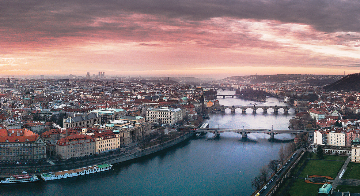 Deslumbrante, Praga estende seu belo patrimônio para o mundo