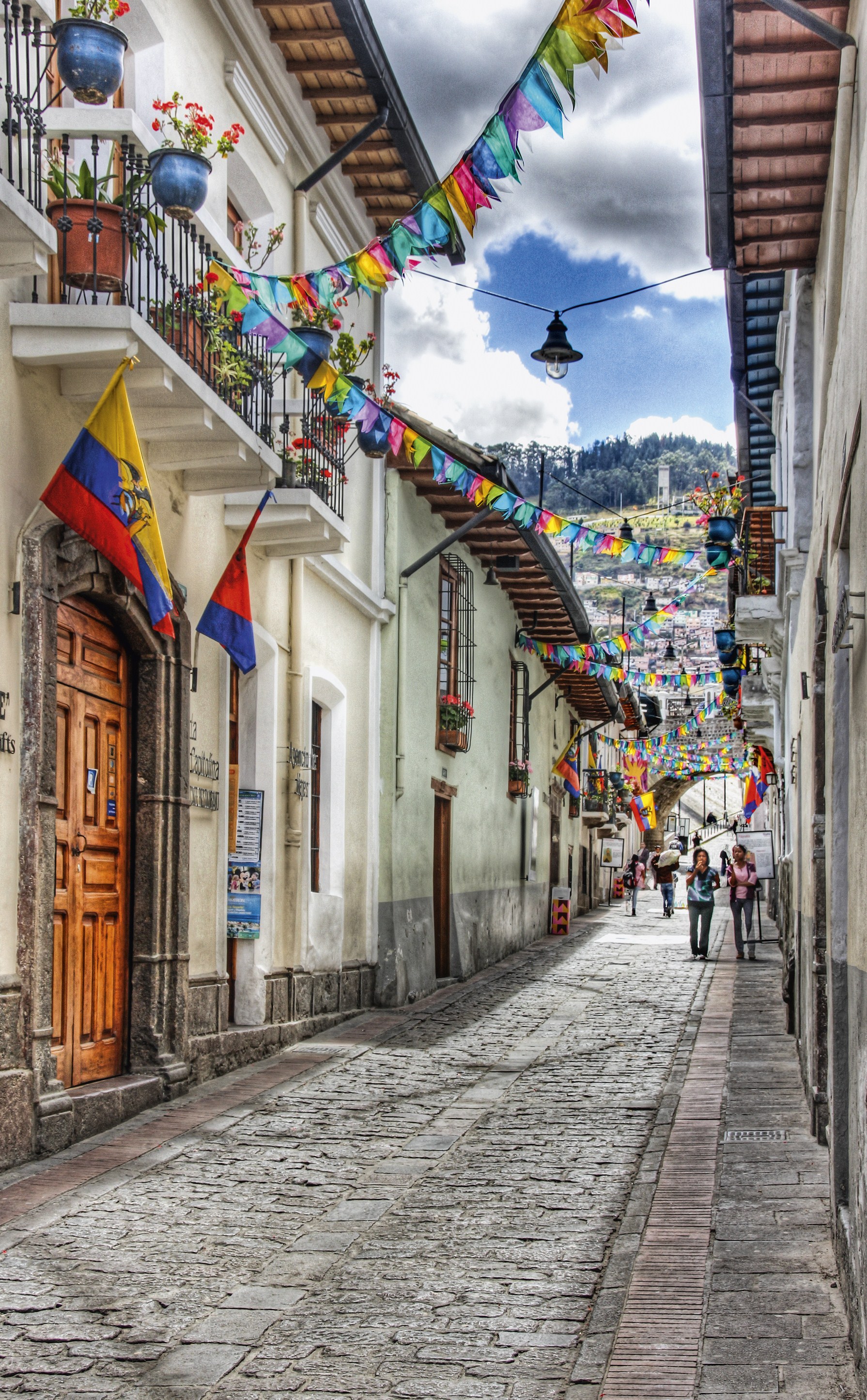 Na “divisa” dos hemisférios Norte e Sul, Equador é o pequeno notável da América Latina