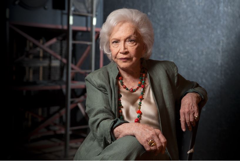 Aos 89 anos, Nathalia Timberg estreia monólogo homenageando a designer Iris Apfel, de 97