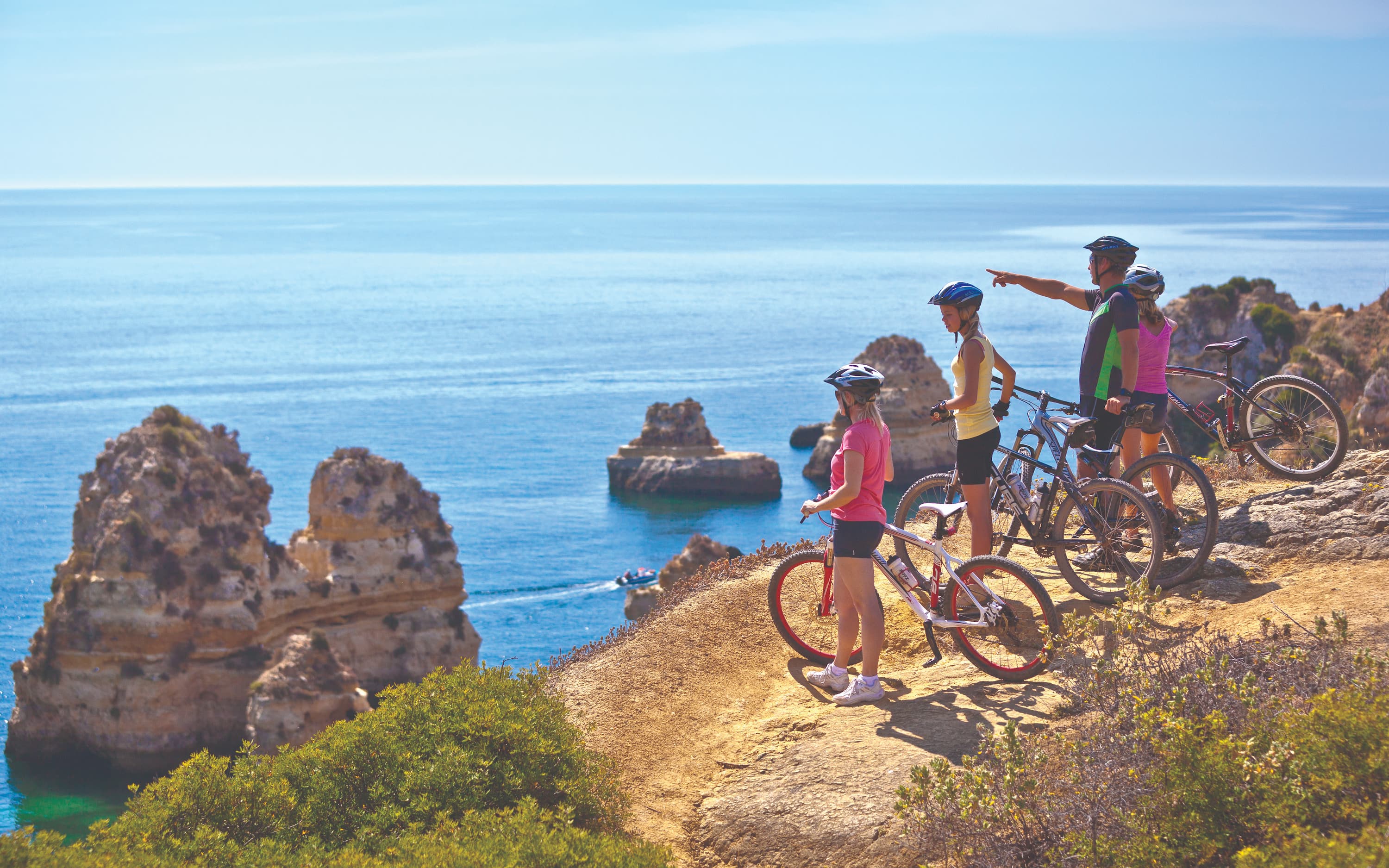 As regiões de Cascais e Algarve, no litoral sul português, são os destinos recomendados para uma viagem em família