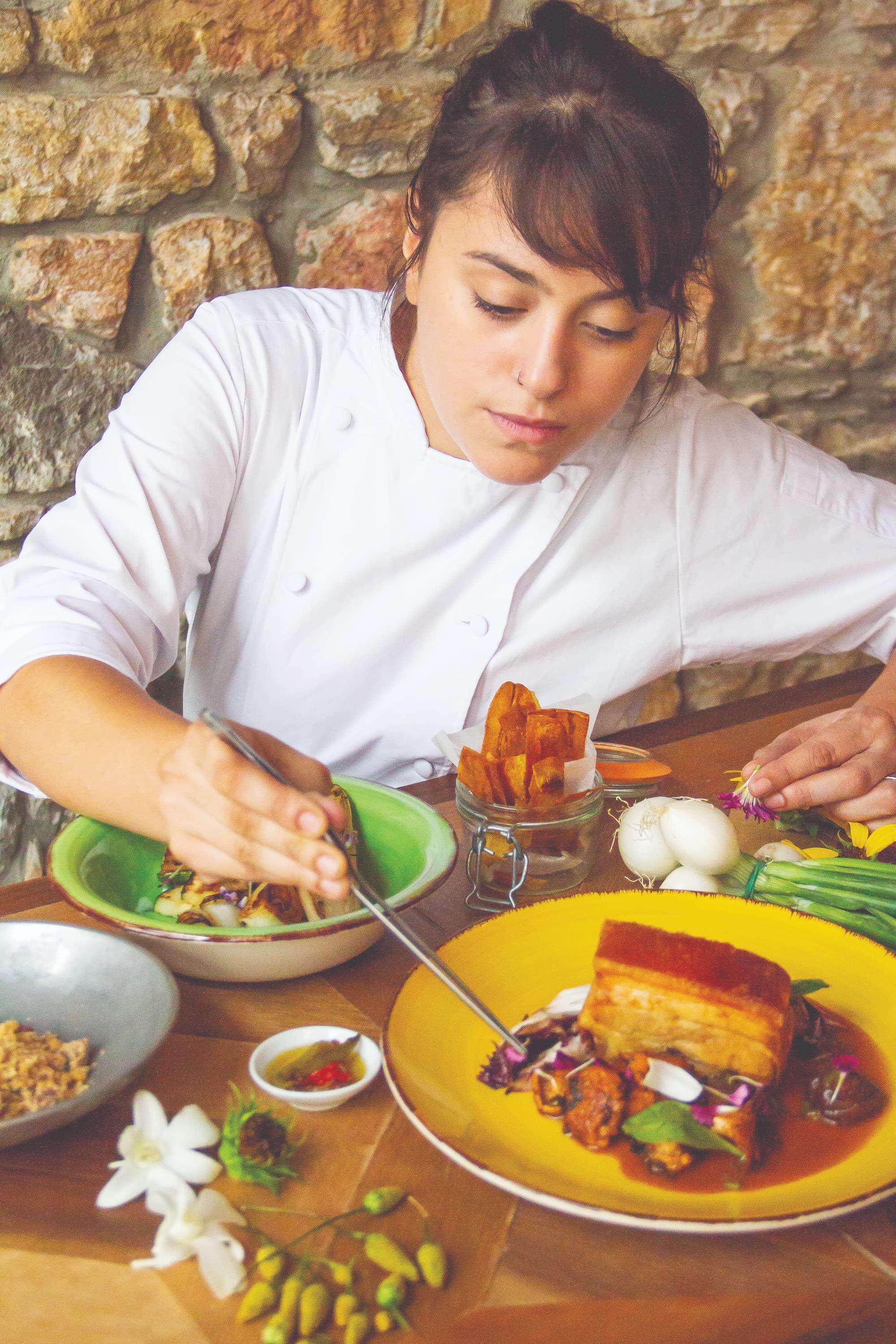 Chef paulistana Fernanda Ribeiro é destaque na França com seus restaurantes