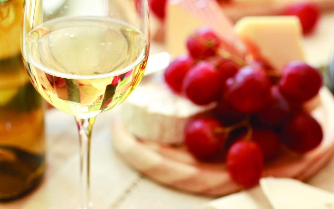 Bom de copo: Uma lista de excelentes e diversos vinhos brancos importados por até 200 reais