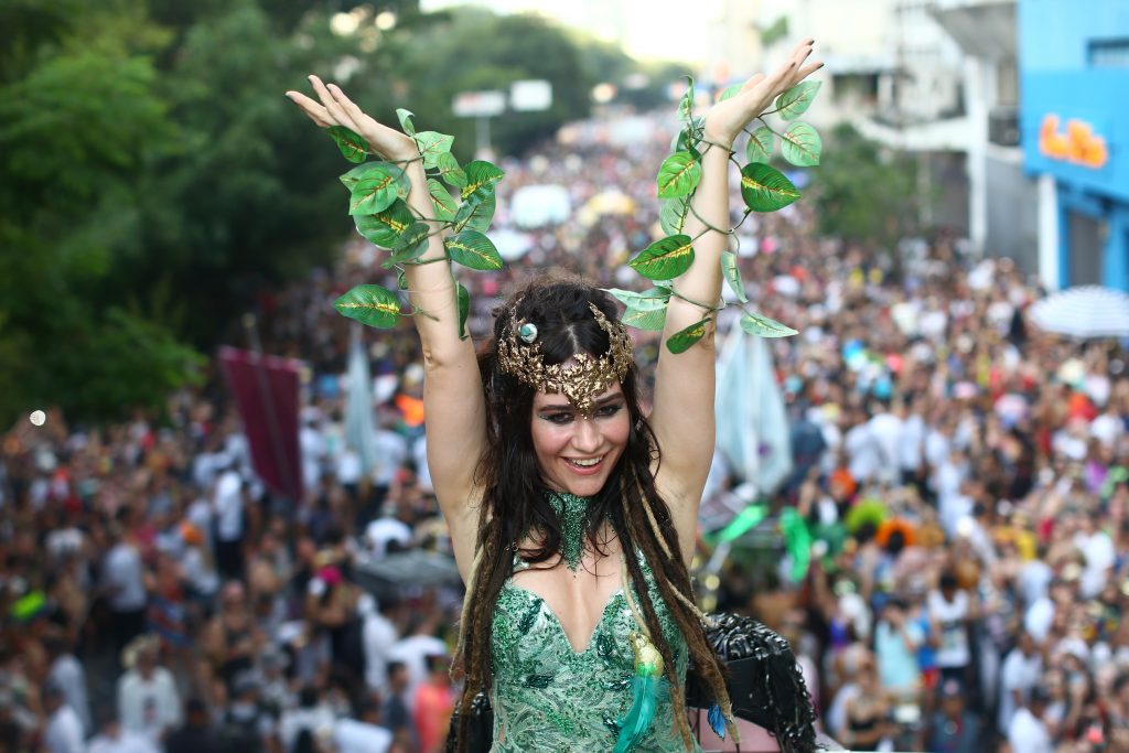 Paulistana de corpo e alma, Alessandra é rainha do bloco de rua Baixo Augusta; na foto, ela no carnaval de 2018 - Foto: Frâncio de Holanda
