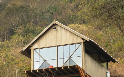 A Fazenda Lano-Alto, em São Luiz do Paraitinga, oferece opções de cabanas imersas na montanha