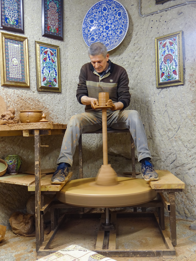 Técnica artesanal de cerâmicas em Avanos - Foto Paula Calçade