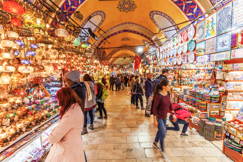 Ruas e lojinhas do Grand Bazar na Turquia - Foto iStockphoto