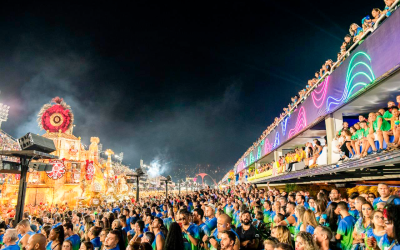 Festa nos camarotes tem shows e vista privilegiada para os desfiles no Sambódromo da Marquês de Sapucaí