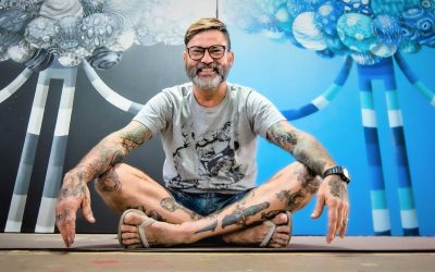 Artista plástico Toz Viana exibe no MAC suas coloridas pinturas