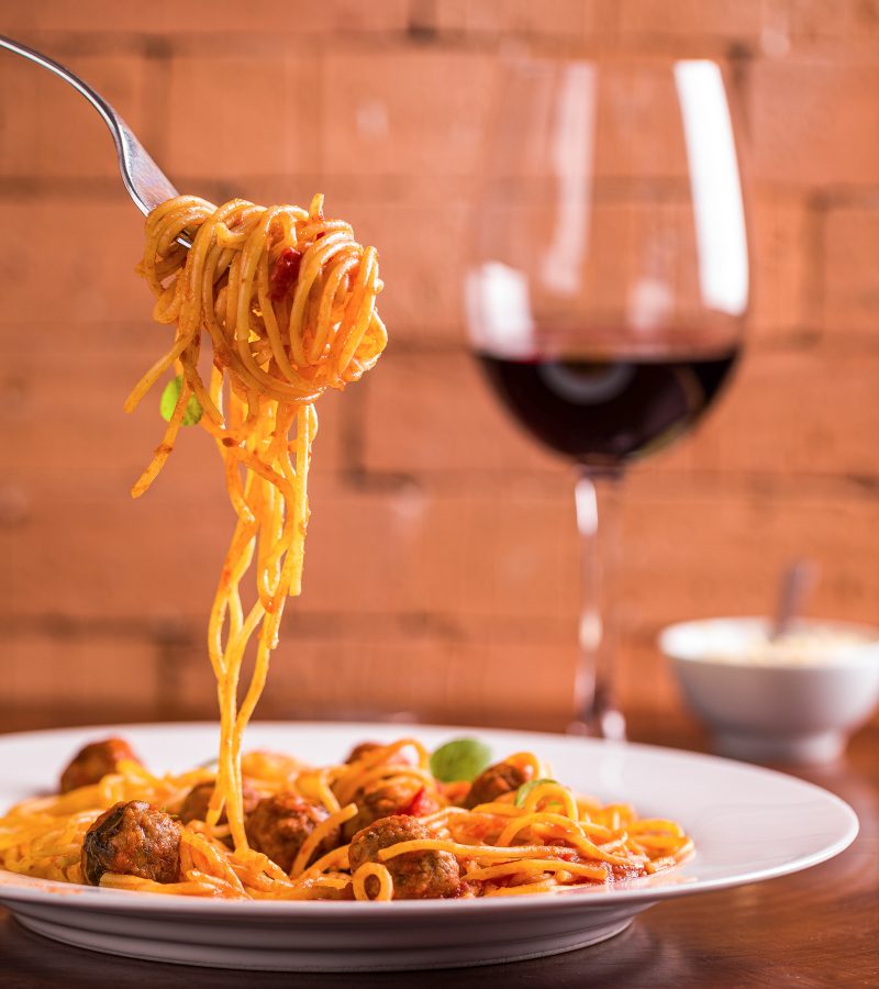 Espaguetes com polpetas ao sugo, do Legno Ristorante Italiano - Foto Guto Souza