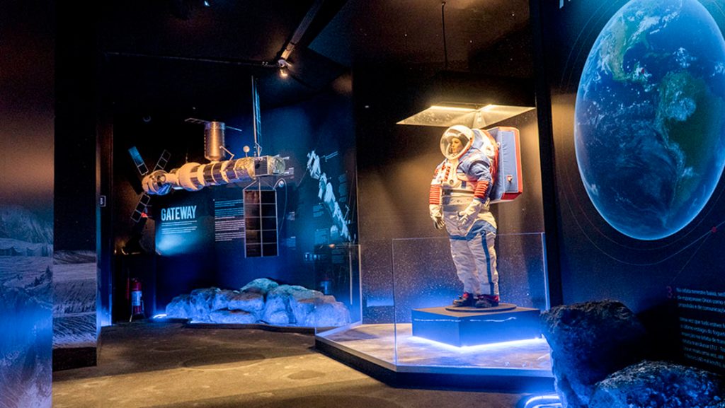 Exposição de trajes e equipamentos da Nasa na Space Adventure, em Canela (RS) - Foto divulgação