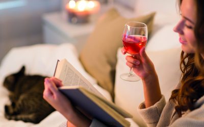 Que tal uma boa leitura com vinho? Confira opções sobre os encantos da vinicultura
