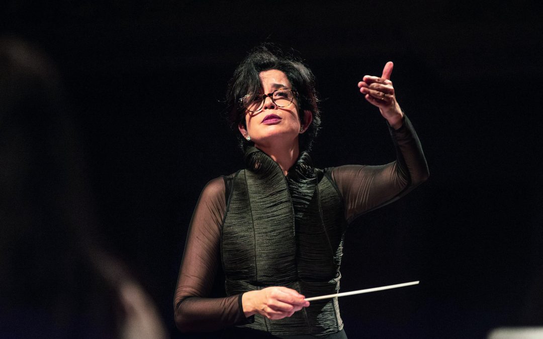 Regentes de um novo tempo: as maestras à frente de orquestras no Brasil