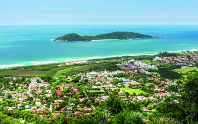 Em Florianópolis, praia do Campeche se transforma na verdadeira “Bali brasileira”