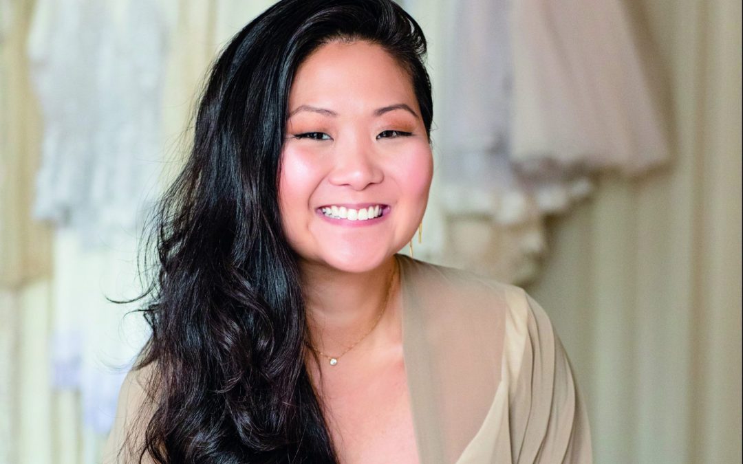 A estilista Julia Pak desponta no mercado de vestidos de noiva e peças feitas sob medida